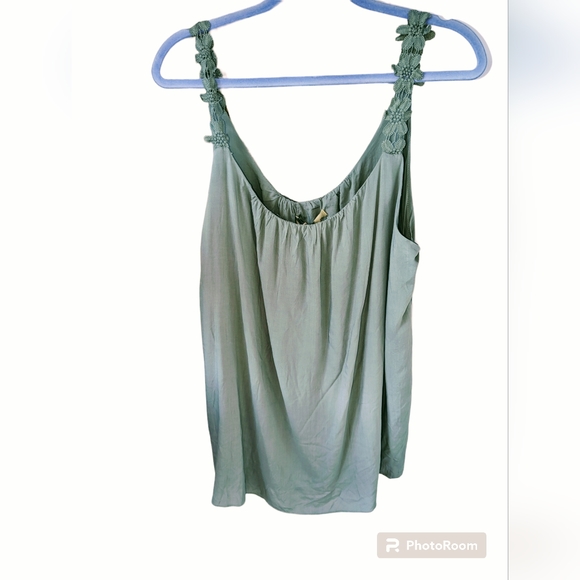 Me sage tank top with crochet straps 2x - Picture 9 of 10